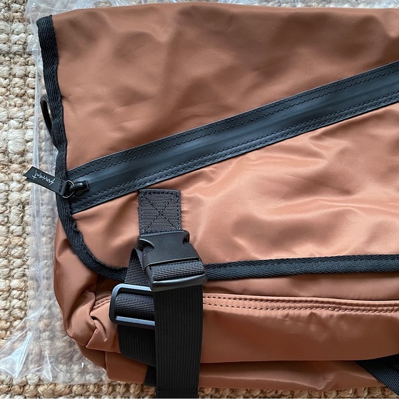 NEW Free People Move With It Messenger Bag - Picture 9 of 16